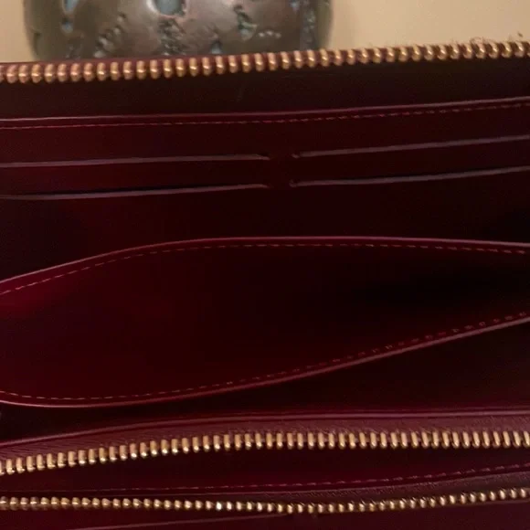 AUTHENTIC EUC LOUIS VUITTON SP4182 ROUGE FAUVISTE MONOGRAM VERNIS ZIPPY … - Picture 13 of 17